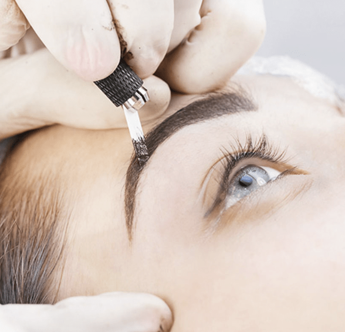 Tatuaje de cejas en Alcalá de Henares